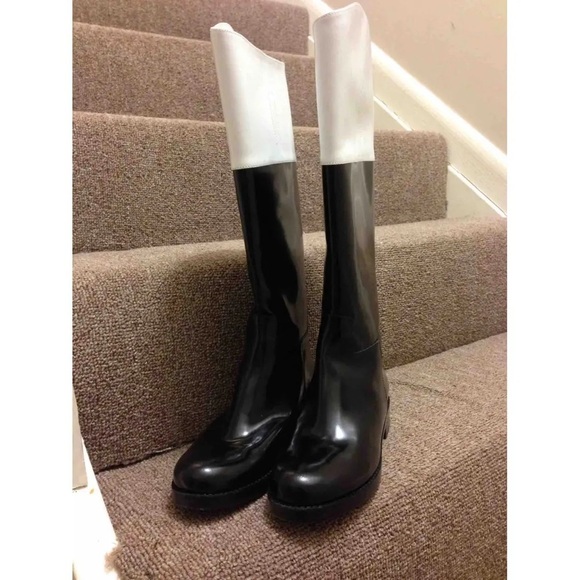 Michael Kors, Patent Leather Riding Boots, Excellent Condition, Size 37.5/US 7 - Picture 6 of 9